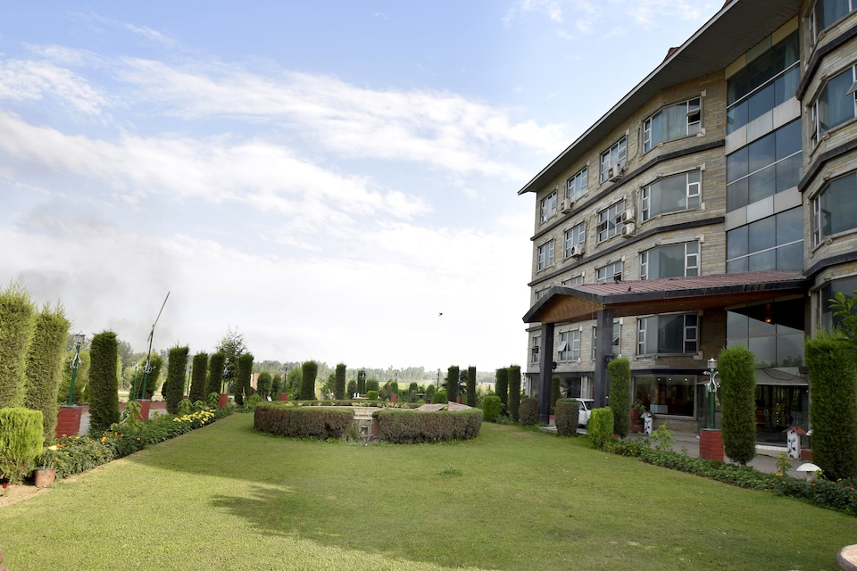 OYO 6409 Hotel Silver Star, Sonawar Srinagar, Srinagar