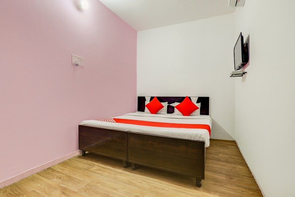 Live on FAR378, South Delhi East, Delhi