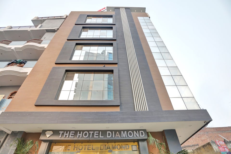 Super TOWNHOUSE THE HOTEL DIAMOND VASUNDHARA, Vaishali Kaushambi Metro, Ghaziabad
