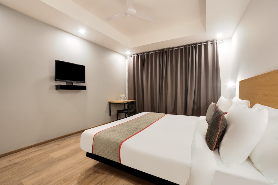 OYO Townhouse 141 Sector 14 Old Gurgaon, Townhouse Gurgaon, Book
