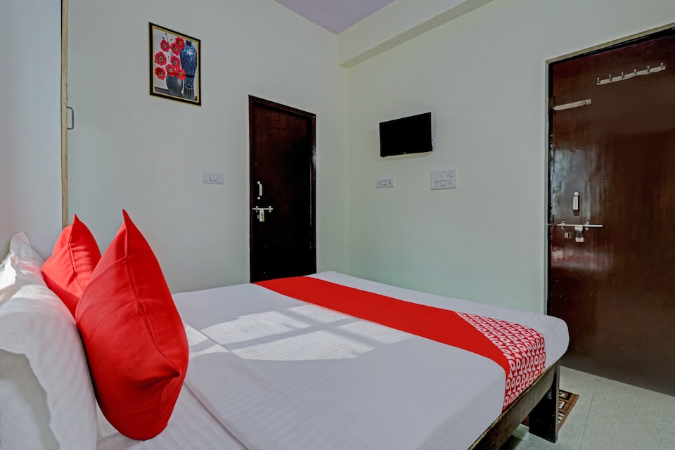 OYO Ganesh Guest House, Janam Bhoomi Mathura, Mathura