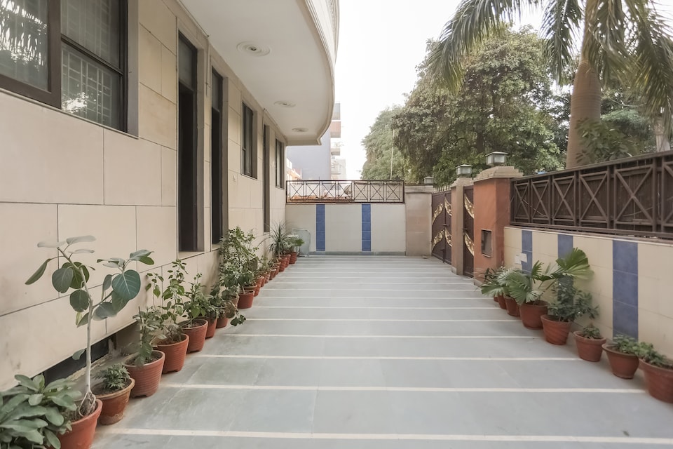 Collection O 76123 Surya Kiran Inn Delux, Golf Course Road, Gurgaon