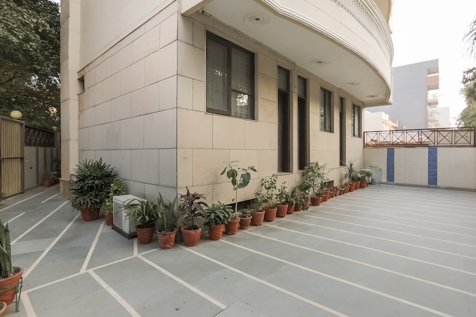 Collection O 76123 Surya Kiran Inn Delux, Golf Course Road, Gurgaon