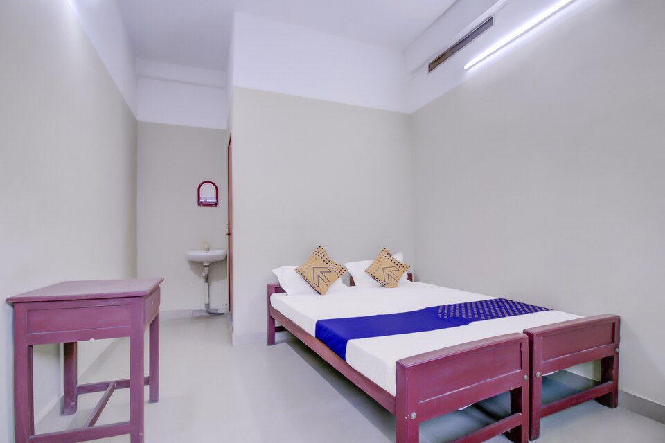 SPOT ON 76148 Vikas Tourist Home, Calicut City-II, Calicut