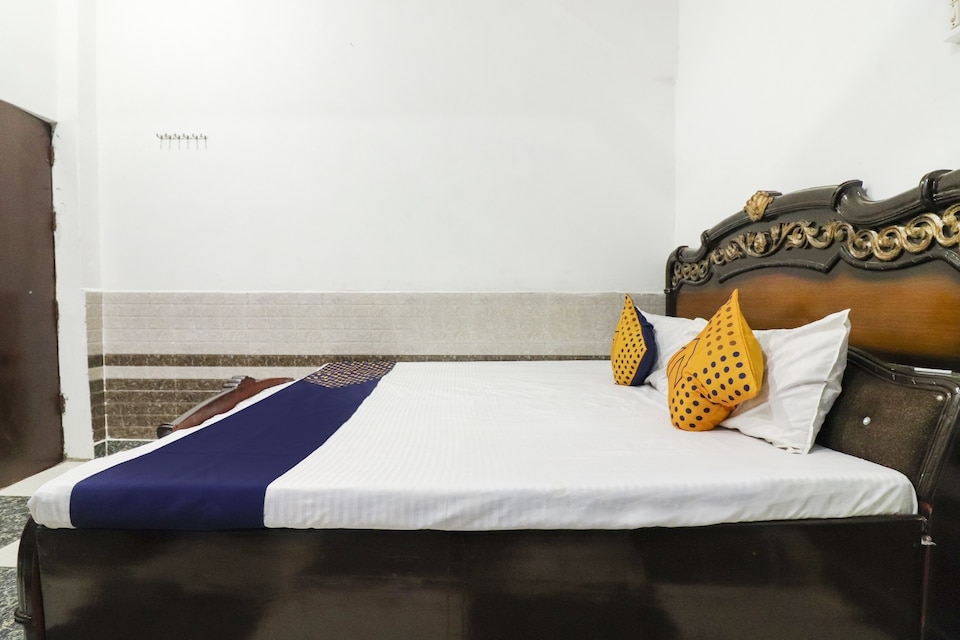 SPOT ON 76155 Happy Hotel, Agra, Agra