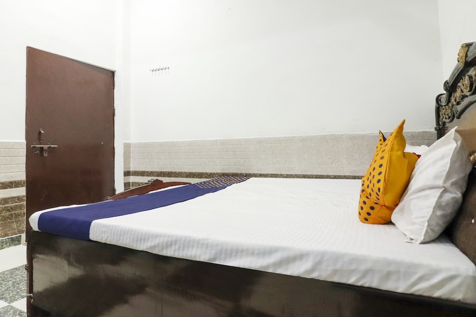 SPOT ON 76155 Happy Hotel, Agra, Agra