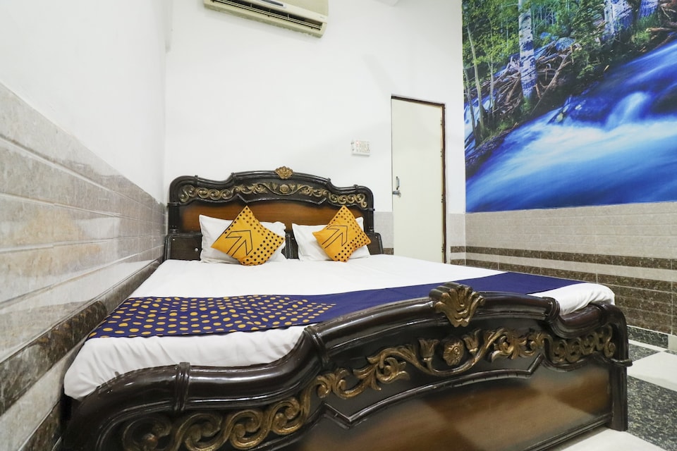 SPOT ON 76155 Happy Hotel, Agra, Agra