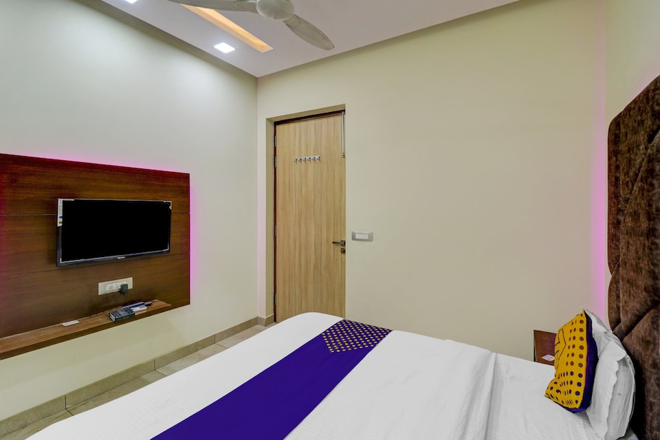 OYO 76162 New Shivani Hotel, Moradabad, Moradabad