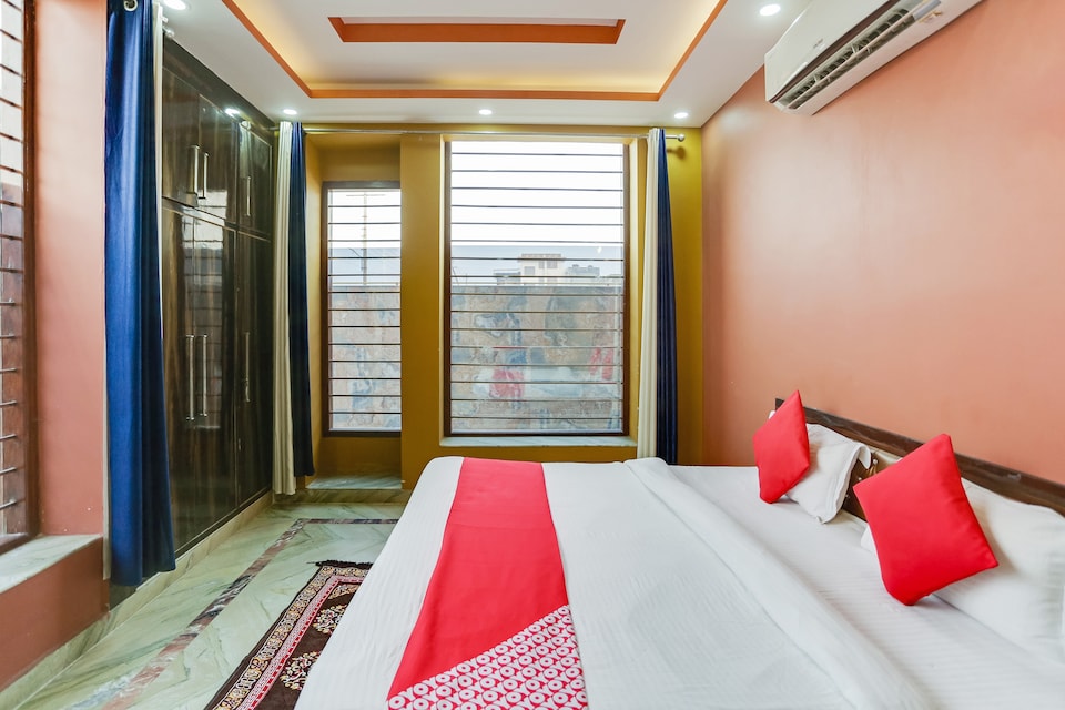 OYO 76178 Premium Stays, Noida Industrial Area Mamura, Noida