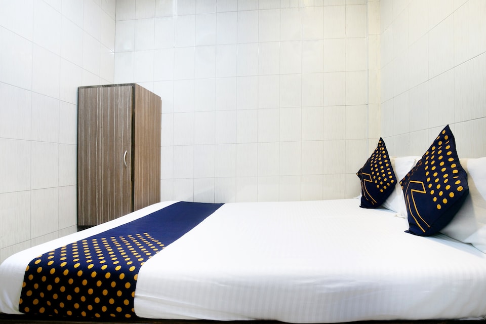 SPOT ON Hotel Saim Palace Near Marine Drive Beach, Mumbai Central-Byculla, Mumbai