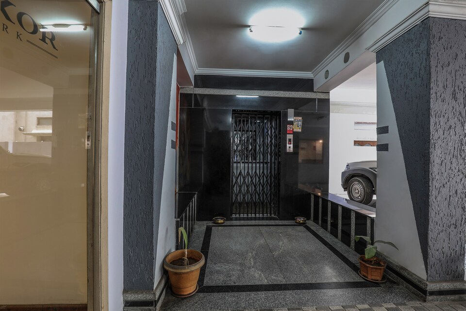 Capital O 6422 Luxor Park, Madhapur-II, Hyderabad