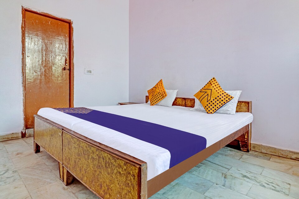 SPOT ON 76207 Krishna Balram Guest House, Janam Bhoomi Mathura, Mathura