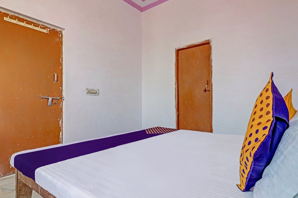 SPOT ON 76207 Krishna Balram Guest House, Janam Bhoomi Mathura, Mathura