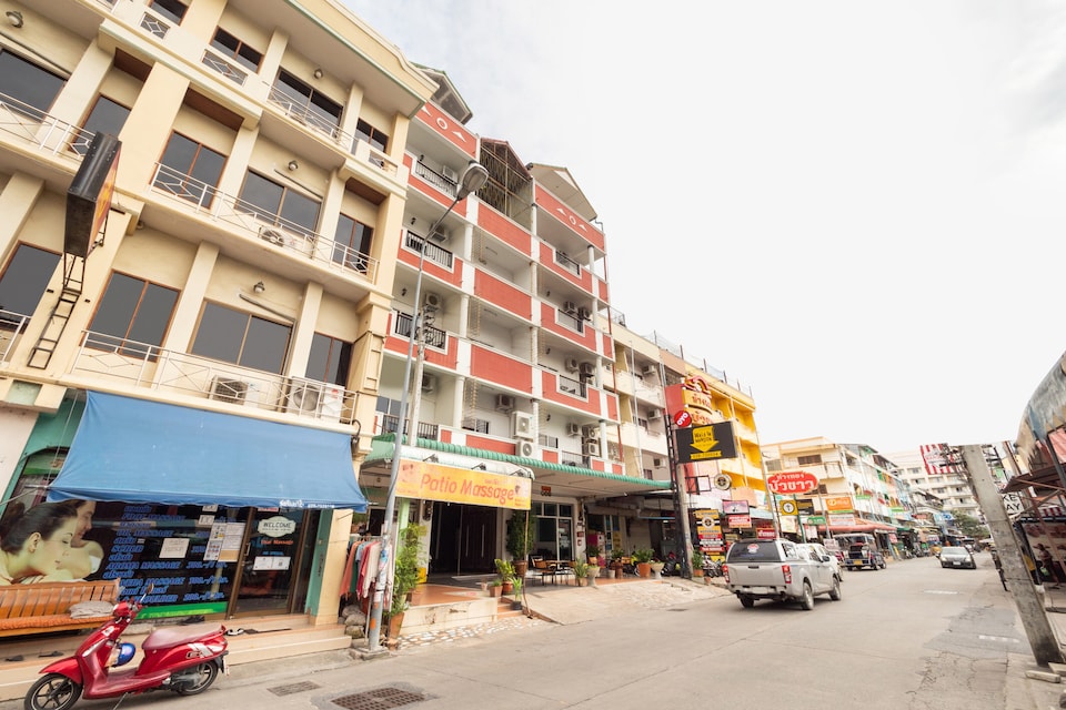 OYO 75360 Walk In Hotel, Pattaya Beach P0, Pattaya