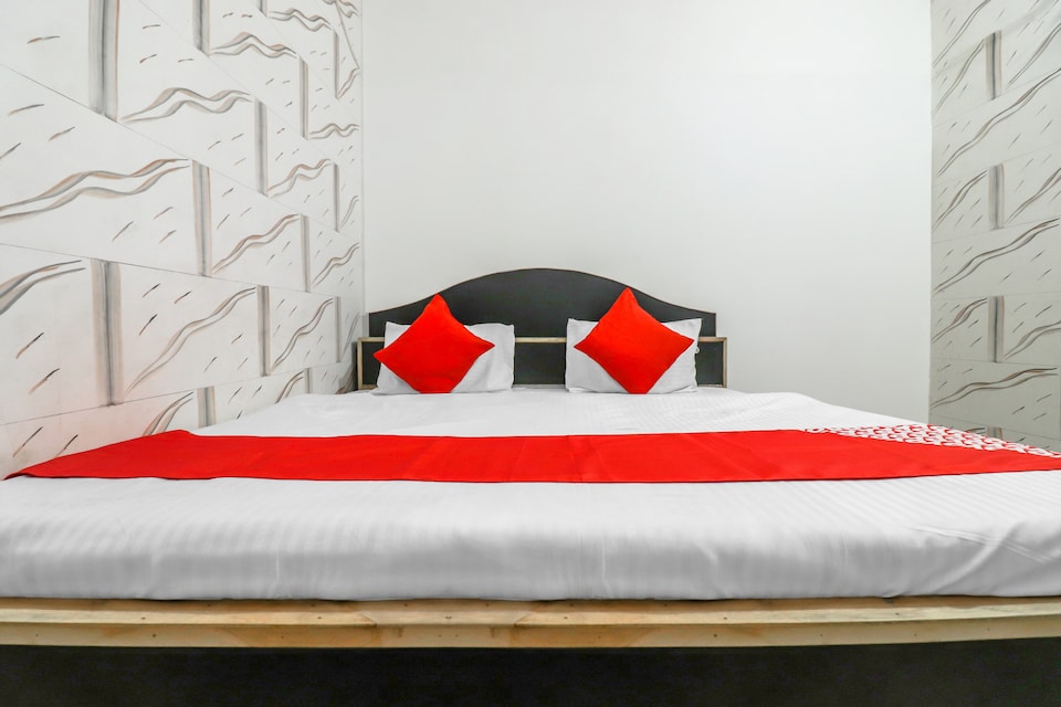 OYO 76226 Hotel Swasthik, Corporate Complex, Agra