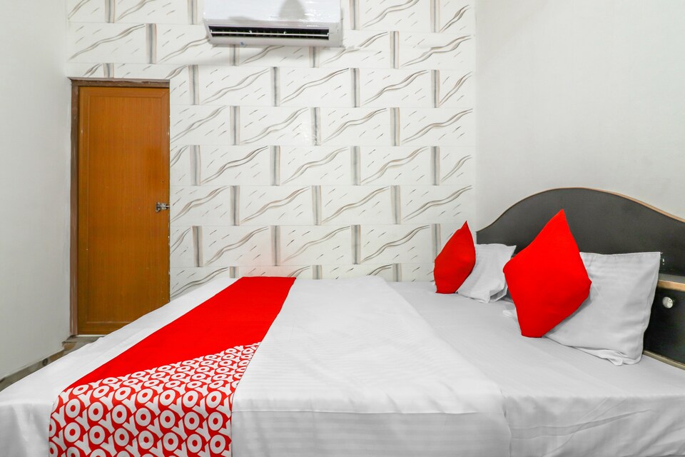 OYO 76226 Hotel Swasthik, Corporate Complex, Agra