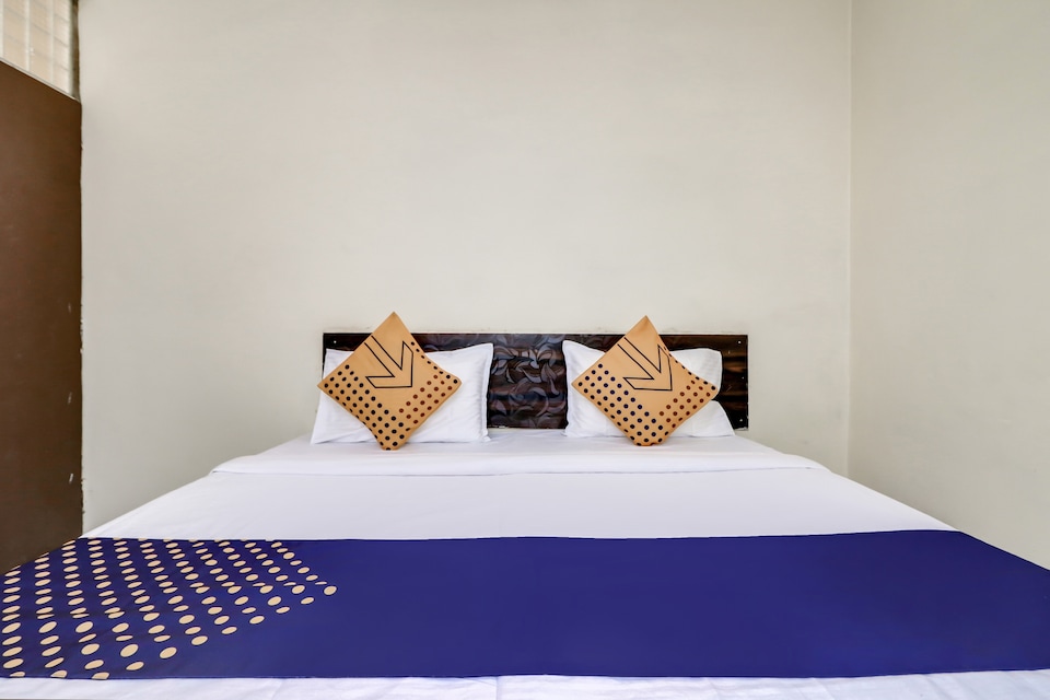 SPOT ON 76239 Hotel Golden, Civil Lines - High Court, Prayagraj