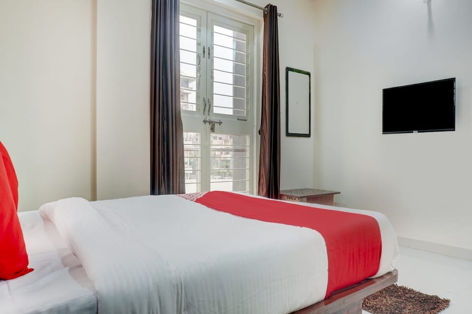 OYO 76257 Tanishq Executive, Pimpri Pune, Pune