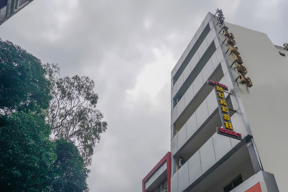 OYO Flagship 76258  Mukesh Residency, Pune Railway Station, Pune