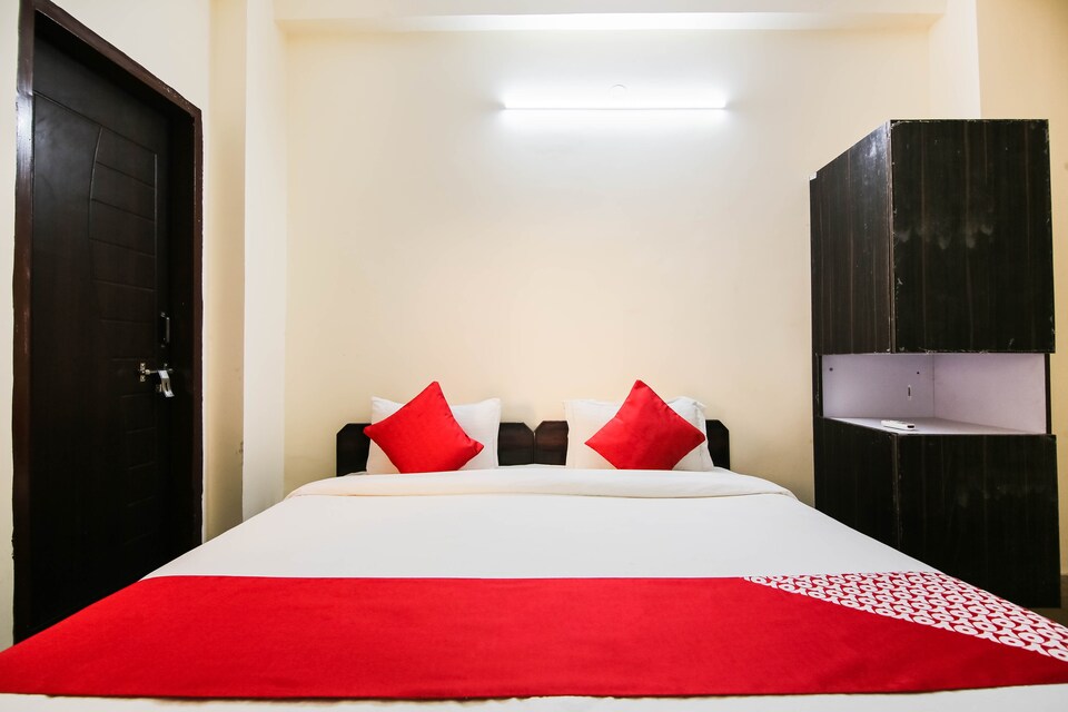 OYO Swagatam Near Omaxe Celebration Mall, Medanta, गुड़गांव