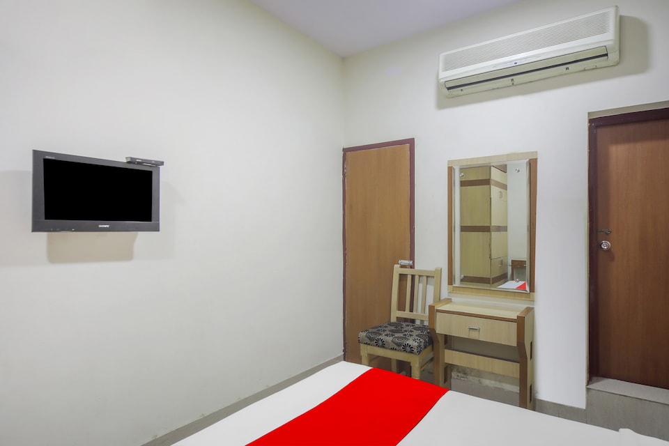 OYO 76303 Hotel Thalapathi, Triplicane, Chennai