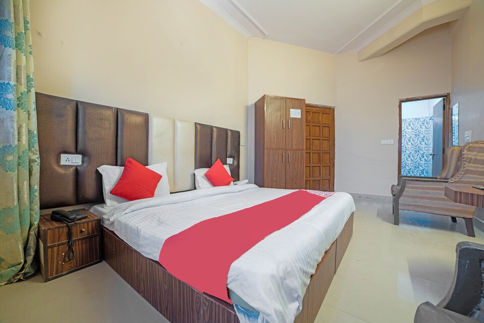 OYO Flagship 76324 Hotel Queens Pearl Inn, OYO Rooms Dehradun, Book