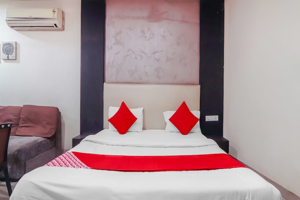 OYO Hotel Sai Manikanta Inn Near Miraj Cinemas - Shalini Shivani, Dilsukhnagar - Kothapet, Hyderabad