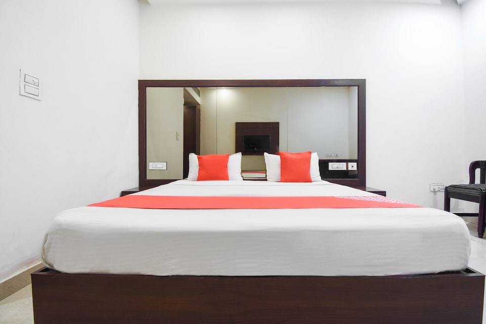 OYO 76367 Grand Punjab, Zirakpur, Zirakpur