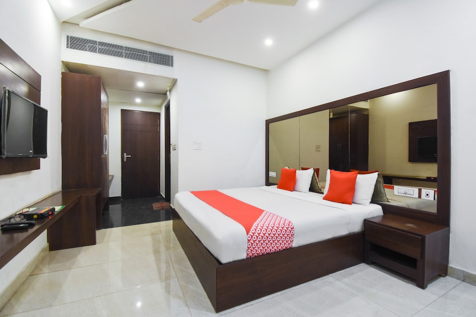 OYO 76367 Grand Punjab, Zirakpur, Zirakpur
