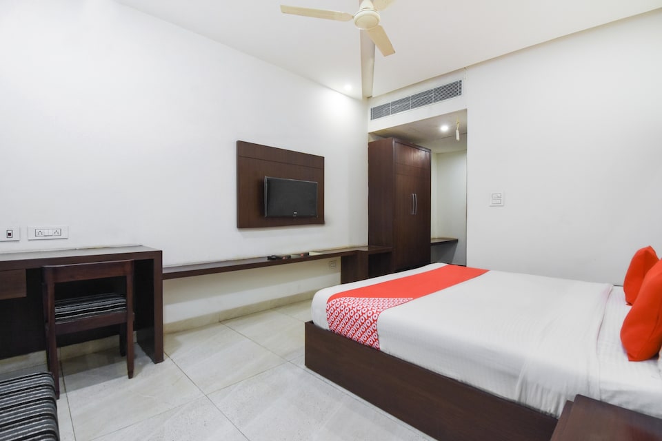 OYO 76367 Grand Punjab, Zirakpur, Zirakpur