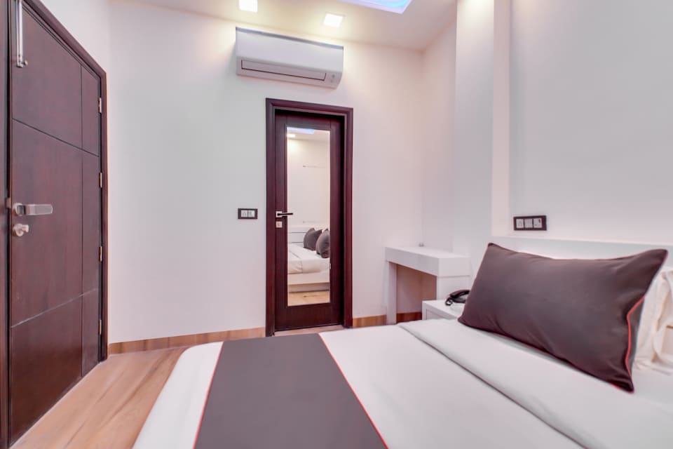 Collection O 76379 Hotel Baba's Inn, Pitampura - Rohini Delhi, Delhi