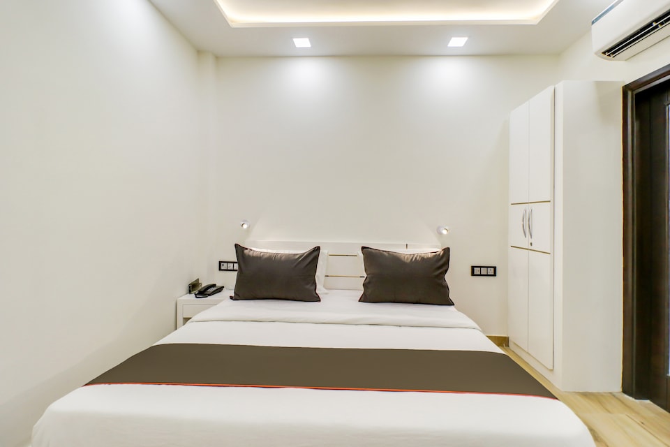 Collection O 76379 Hotel Baba's Inn, Pitampura - Rohini Delhi, Delhi