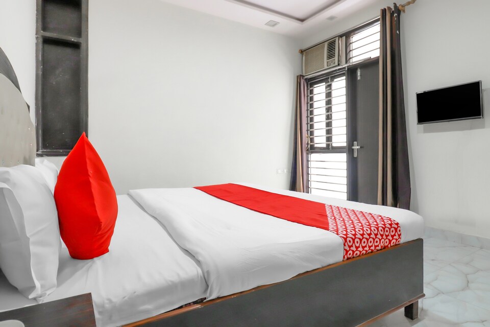 OYO Chef's Home Stay, Fatehabad Road, Agra