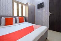 OYO Corner House