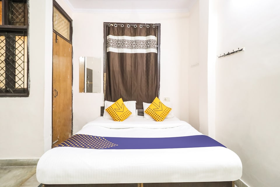 SPOT ON 76400 Golden Villa Homes, Anand Vihar Delhi, Delhi