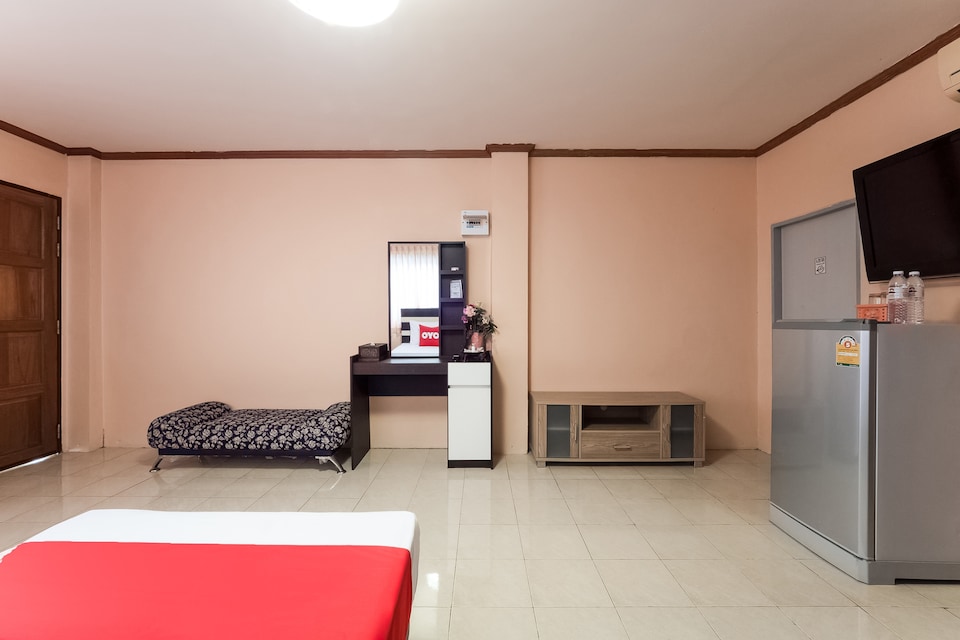 OYO 75370 Saowanee Resort And Apartment, Sriracha Beach P2, Chonburi