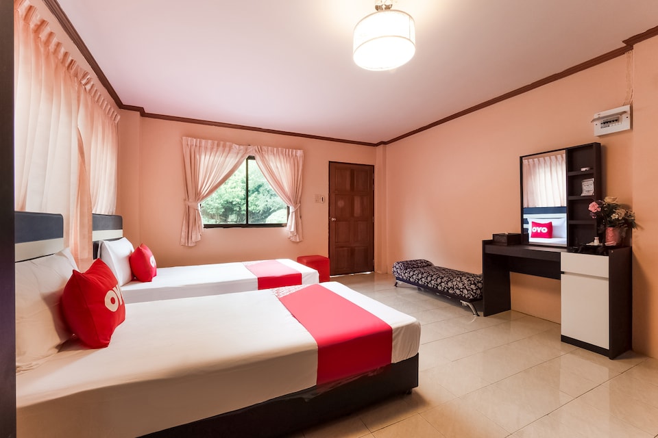 OYO 75370 Saowanee Resort And Apartment, Sriracha Beach P2, Chonburi