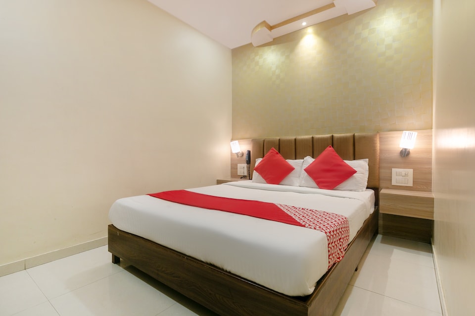 OYO 76447 Hotel Hill Park, Mumbai International Airport, Mumbai