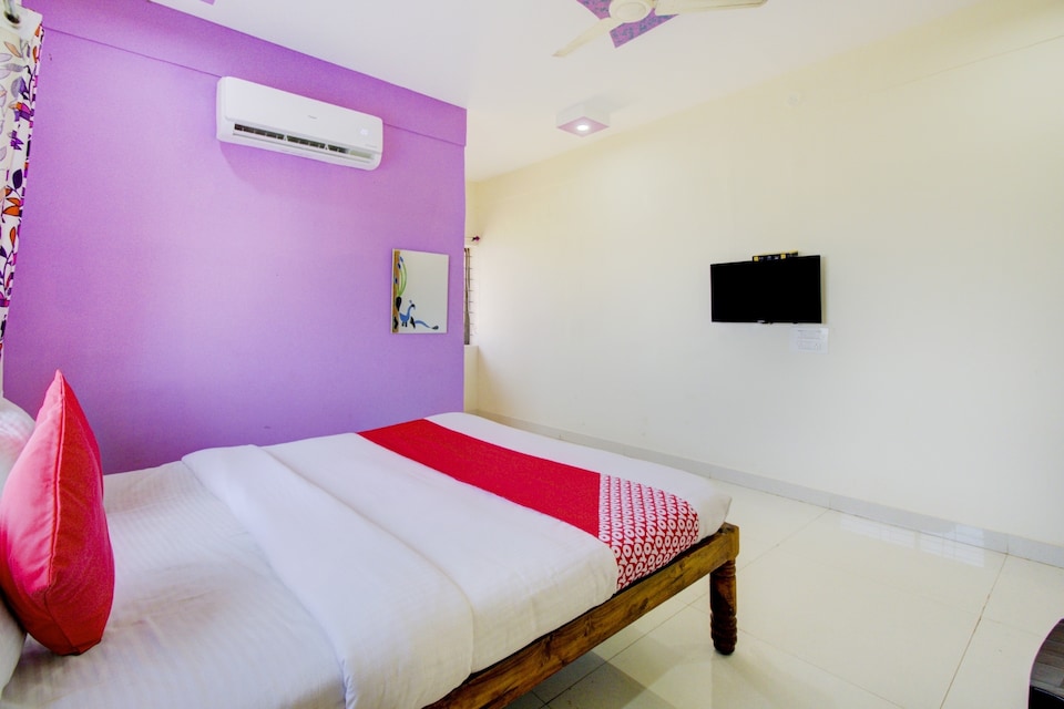 OYO Flagship 76459 New Bharat Palace, Hubli-II, Hubli-Dharwad