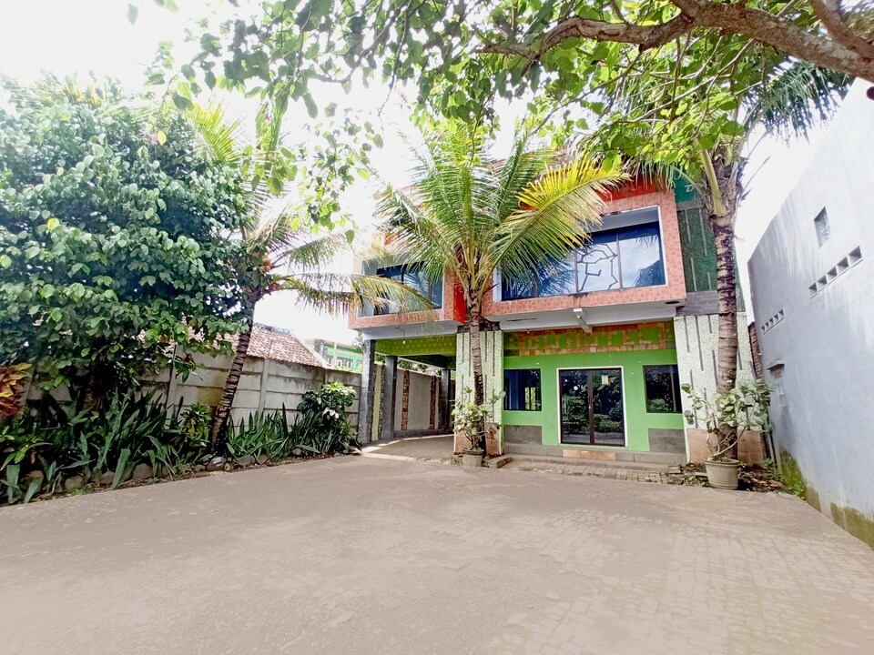 OYO 90093 Dw Hotel, Sumberpucung, Malang