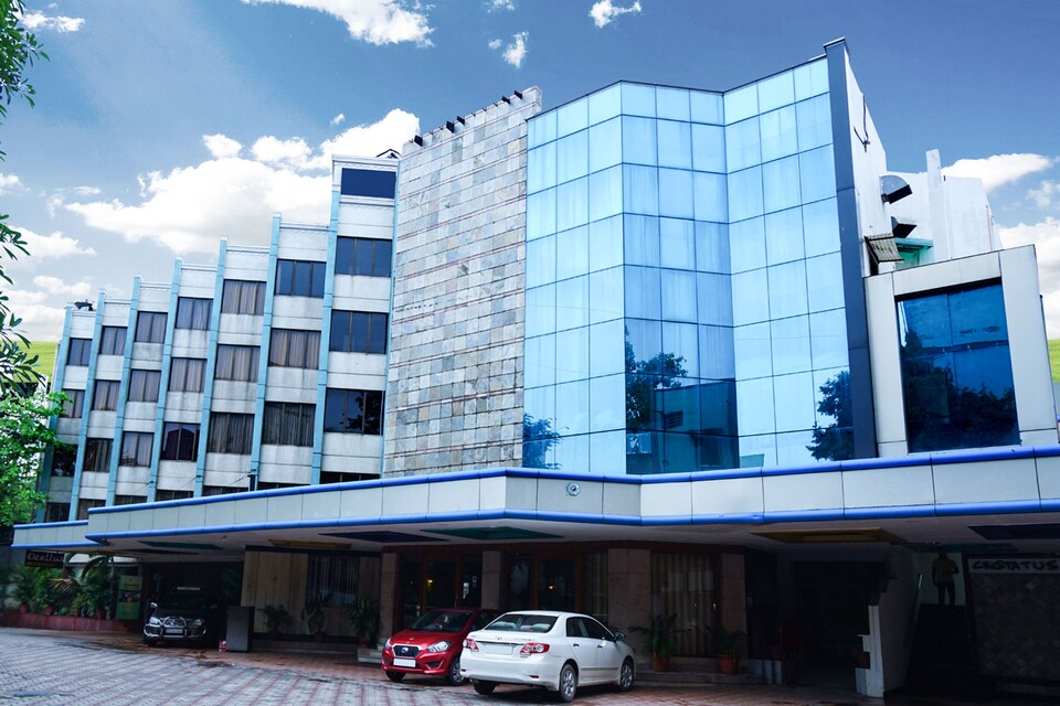 OYO 6440 Hotel Mayura, Station Road - Raipur, Raipur