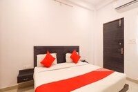 OYO Flagship Metro Inn