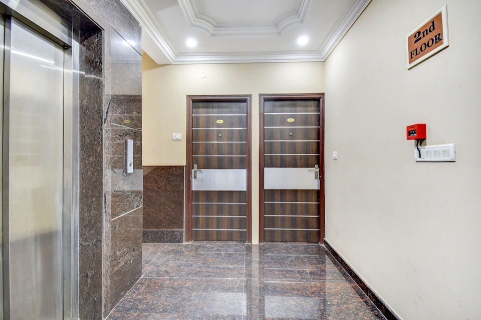 OYO 76502 Royal Inn & Suites, Koramangala Forum Mall, Bangalore