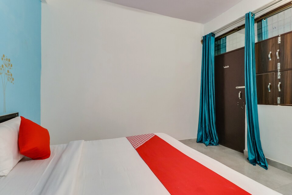 OYO 76504 Hotel Royal Palace, Noida Industrial Area Mamura, Noida