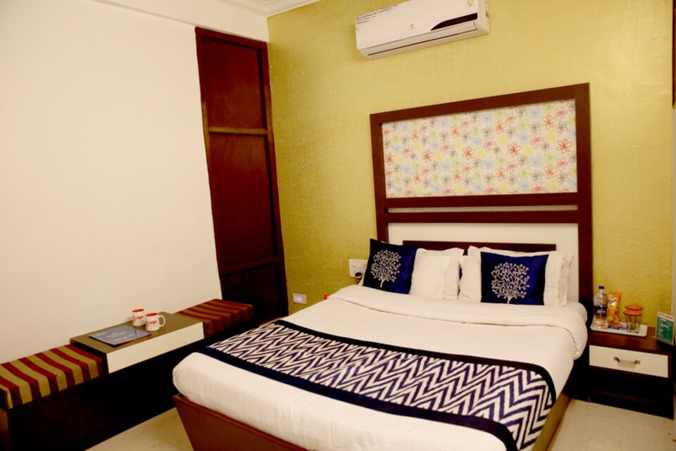OYO 975 Hotel Abu Grand, Mount Abu Central, Mount-Abu