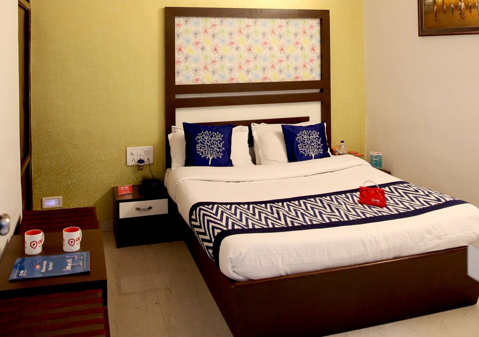 OYO 975 Hotel Abu Grand, Mount Abu Central, Mount-Abu