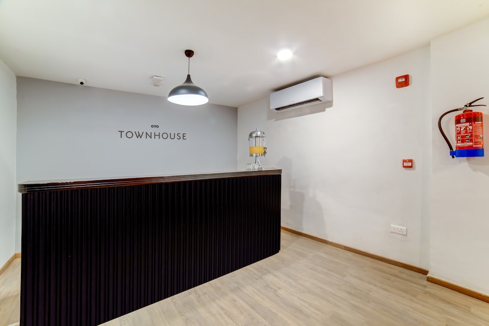 Oyo Townhouse 107 Artemis hospital sector 52, HUDA CENTRE 1, Gurgaon