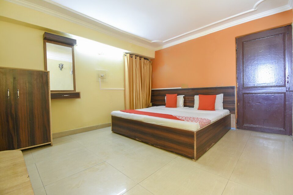 OYO 76529 Brite Star, Library Chowk Mussoorie, Mussoorie