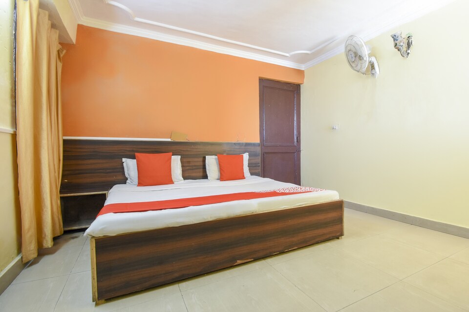 OYO 76529 Brite Star, Library Chowk Mussoorie, Mussoorie