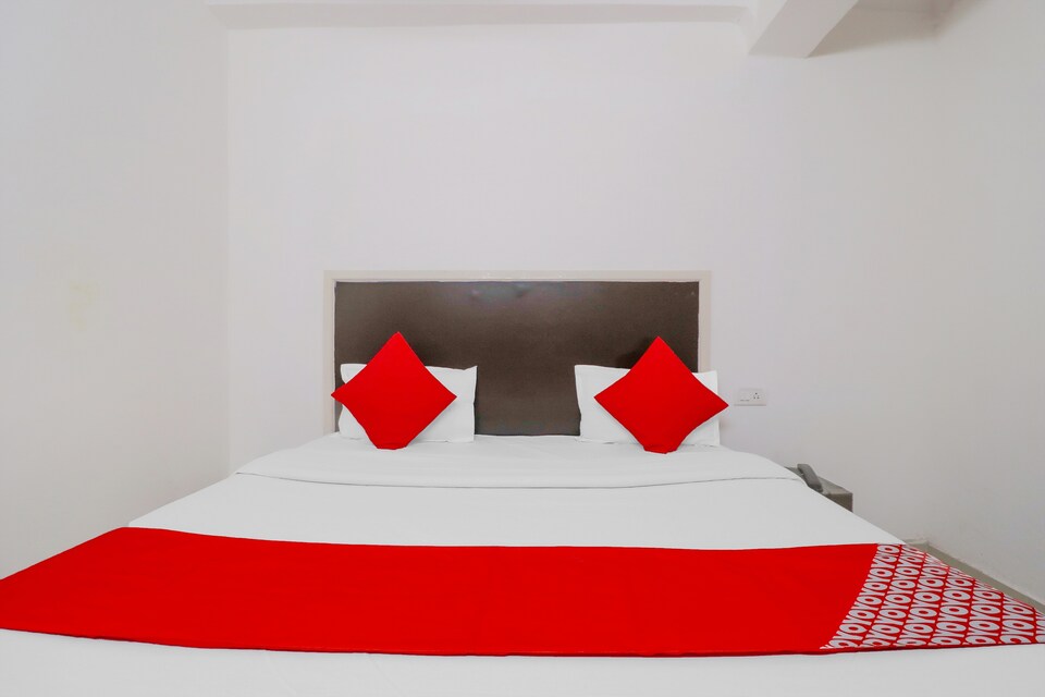OYO 76541 Krishna Yash Guest House , Noida Expressway SEZ, Noida